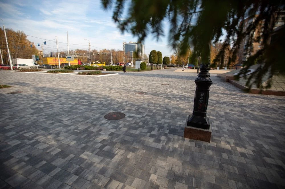 Тротуарная плитка СТАРЫЙ ГОРОД Листопад гранит Антрацит Б.1.Фсм.6 Выбор 60 мм