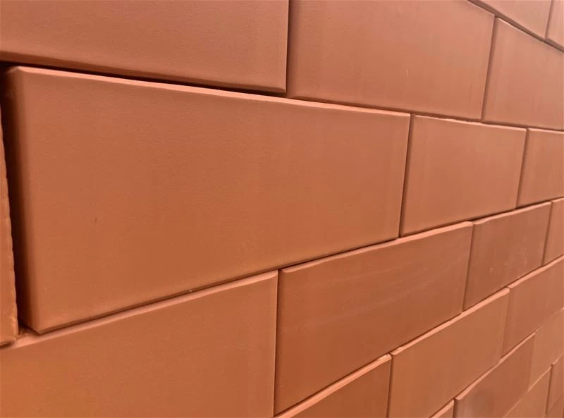 Кирпич облицовочный красный полуторный 1.4 NF гладкий ВКЗ