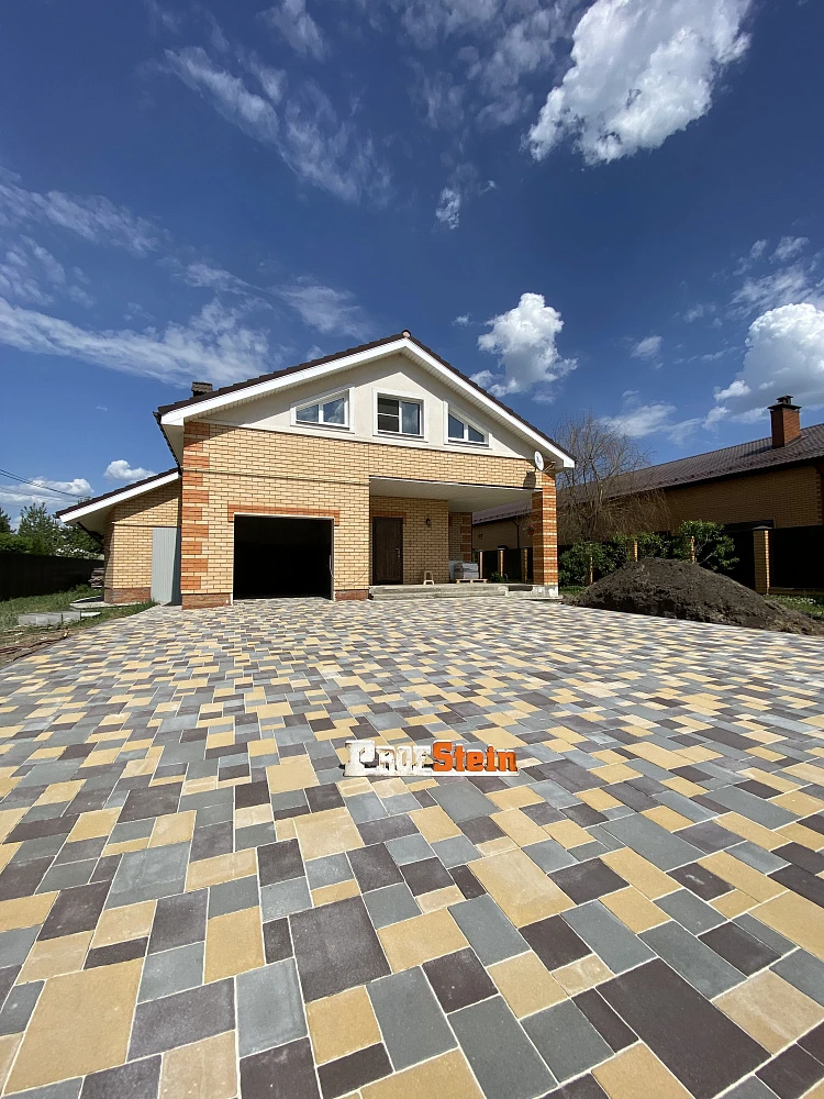 Укладка тротуарной плитки трех разных цветов