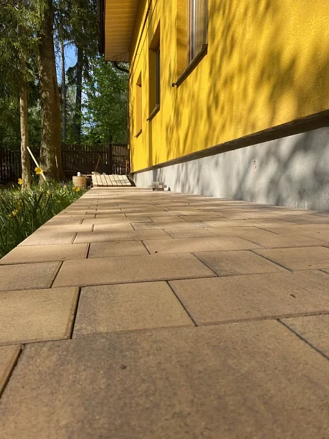 Укладка и поставка тротуарной плитки Braer на даче