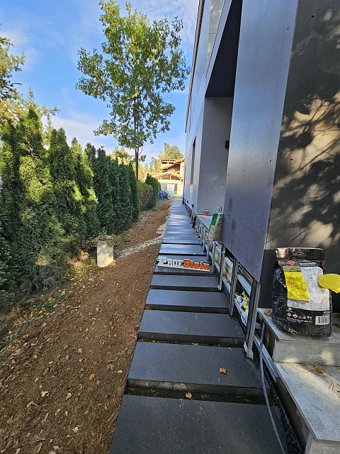 Укладка большеразмерных тротуарных плит