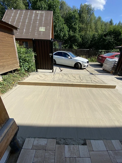 Укладка брусчатки с уникальной схемой мощения