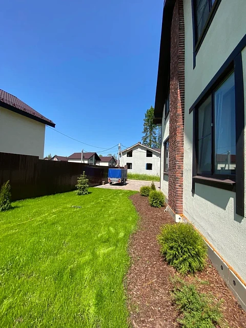 Устройство посевного газона и мощение брусчаткой Штайн Ферро