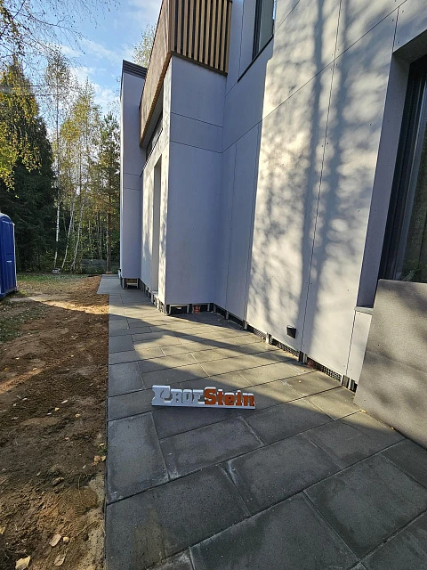 Укладка большеразмерных тротуарных плит