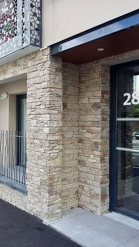 3D панель из натурального камня Кварцит Серо-коричневый Грубый камень Pharaon