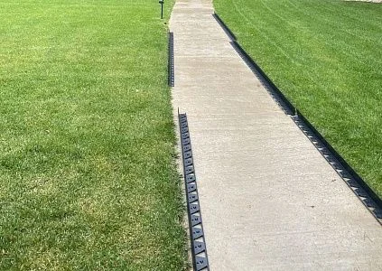 Установка пластикового бордюра