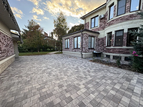 Проект Демонтаж и монтаж новой тротуарной плитки от Steingot 570 м2 в г.о. Мытищи, КП Зеленый мыс