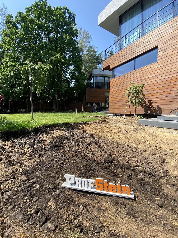 Укладка брусчатки с подготовкой основания и озеленение участка