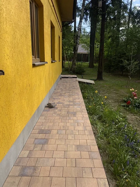 Укладка и поставка тротуарной плитки Braer на даче