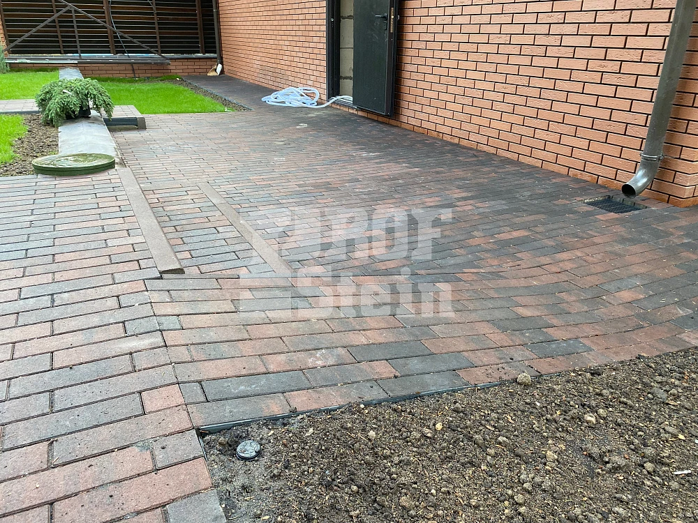 Укладка тротуарной плитки формы Паркет Эмбер