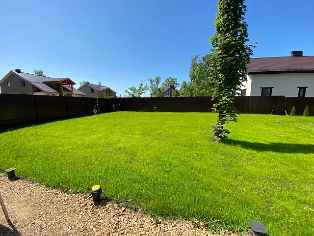 Устройство посевного газона и мощение брусчаткой Штайн Ферро