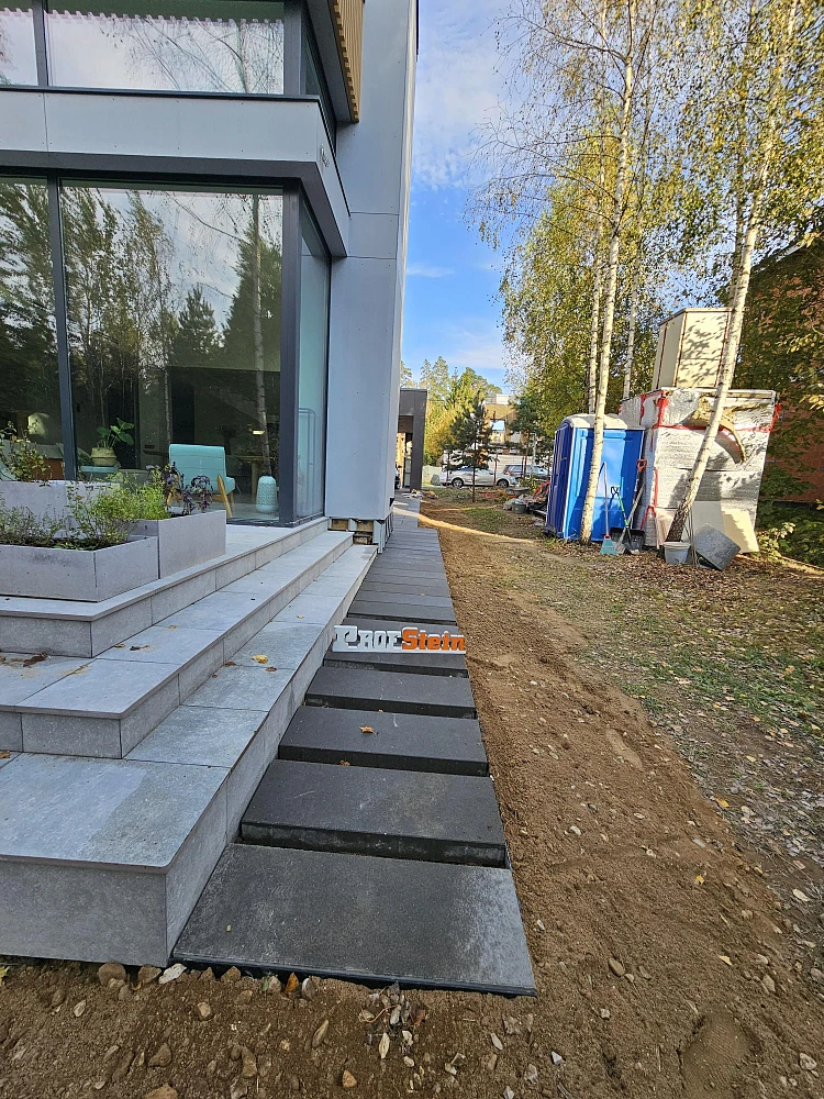 Укладка большеразмерных тротуарных плит