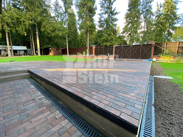 Укладка тротуарной плитки формы Паркет Эмбер