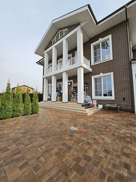 Проект Мощение брусчаткой Braer Старый город Ландхаус 210 м2 в г. Домодедово, д. Мисайлово