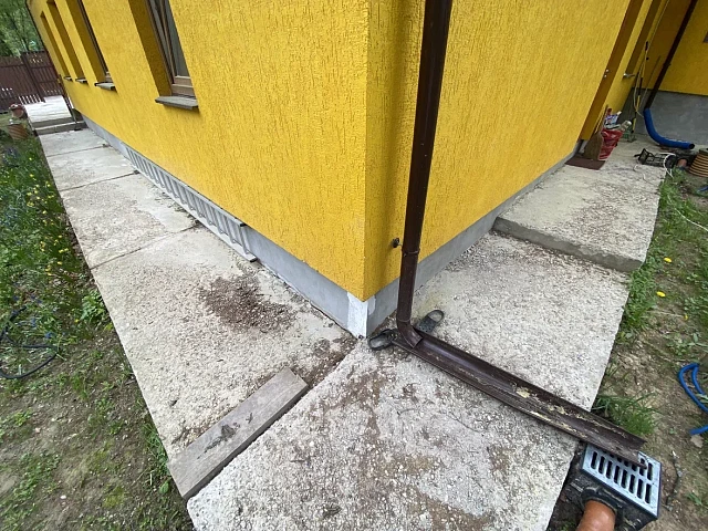 Укладка и поставка тротуарной плитки Braer на даче