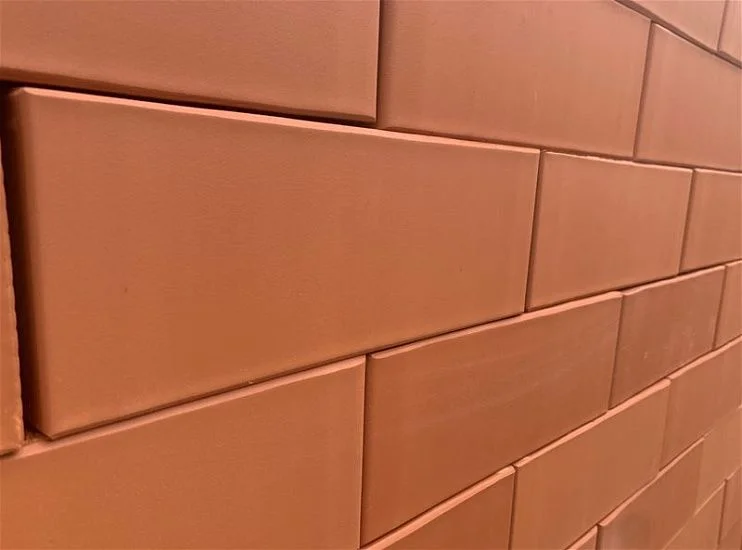 Кирпич облицовочный красный полуторный 1.4 NF гладкий ВКЗ