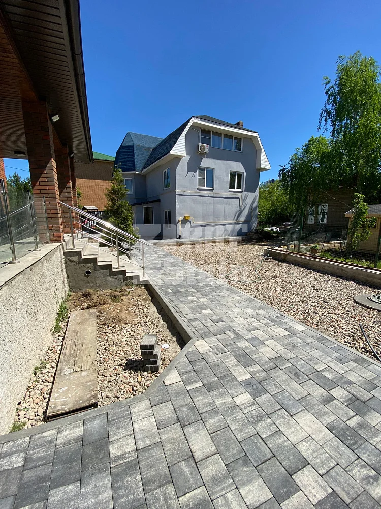 Демонтаж / укладка брусчатки, устройство дренажа и озеленение участка