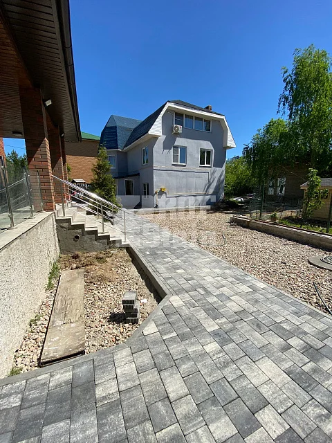 Демонтаж / укладка брусчатки, устройство дренажа и озеленение участка