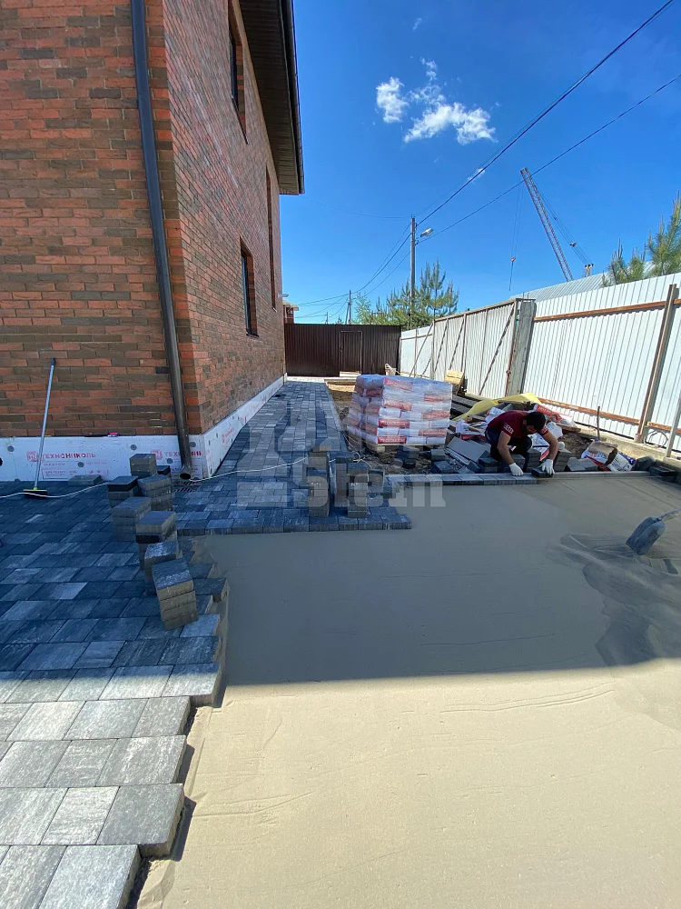 Демонтаж / укладка брусчатки, устройство дренажа и озеленение участка