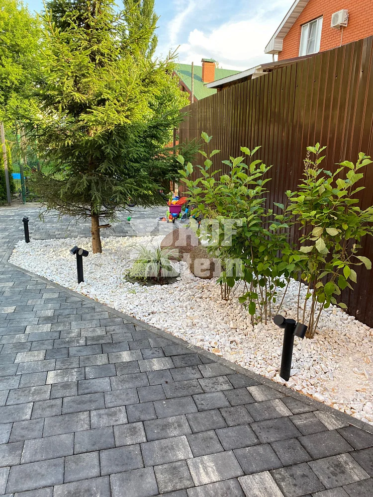 Демонтаж / укладка брусчатки, устройство дренажа и озеленение участка