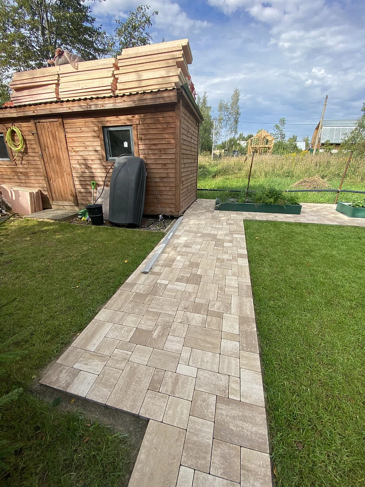 Укладка брусчатки с уникальной схемой мощения