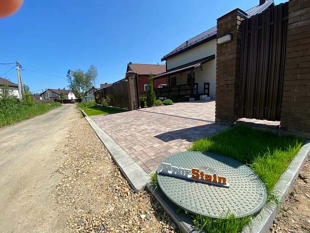 Устройство посевного газона и мощение брусчаткой Штайн Ферро