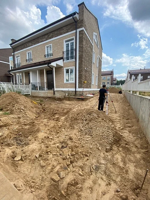 Заливка монолитной бетонной плиты для парковки