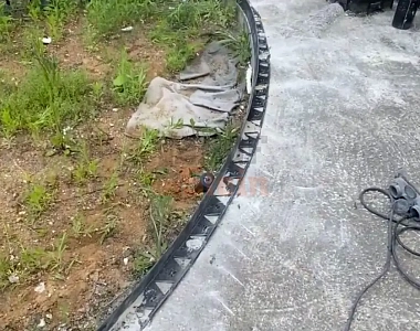 Установка пластикового бордюра